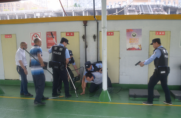 5cc51b5a725f2.jpg 忠縣分公司開展節(jié)前反恐應(yīng)急演練3.jpg